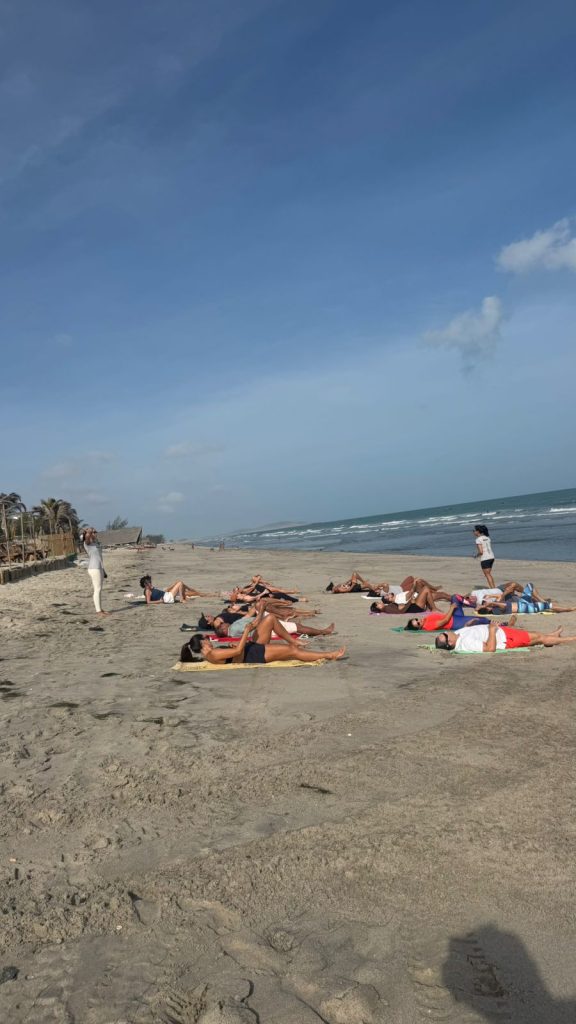 Aula de pilates na praia do prea